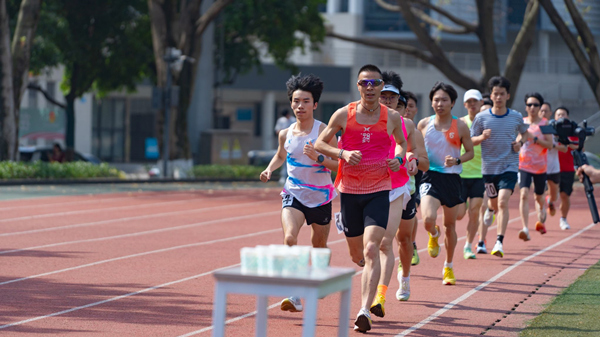 校友代表隊(duì)比賽現(xiàn)場(chǎng)。重慶理工大學(xué)供圖