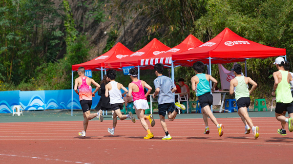 校友代表隊(duì)比賽現(xiàn)場(chǎng)。重慶理工大學(xué)供圖