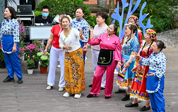 長生山歌會(huì)第二季“望南山歌友會(huì)”現(xiàn)場。崔景印攝