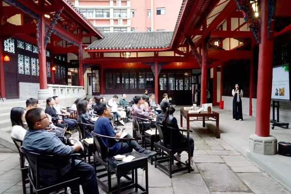 書院沙龍讀書交流。重慶一中供圖