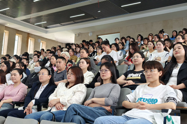 交流會現(xiàn)場。重師附二小供圖