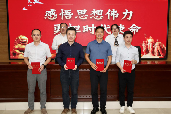 經過激烈角逐，高海言、楊倩玫分獲處干班和科干班一等獎。巴南區(qū)融媒體中心供圖