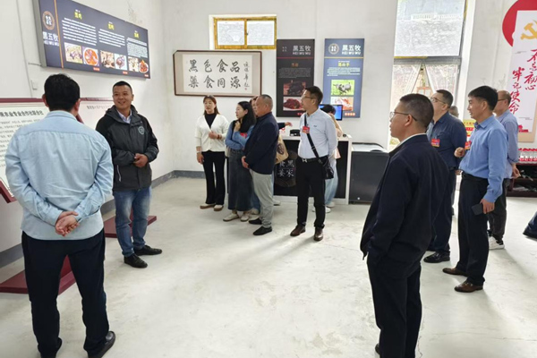 交流學(xué)習(xí)活動(dòng)現(xiàn)場(chǎng)。伍迪燦攝