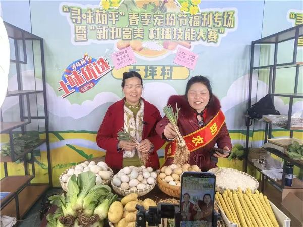 直播助農(nóng)。梁平區(qū)委宣傳部供圖