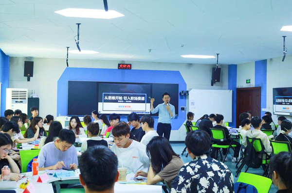 就業(yè)培訓(xùn)。重慶工程學(xué)院供圖