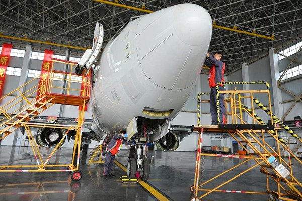 重慶江北國際機(jī)場西區(qū)海航E2機(jī)庫拆解現(xiàn)場。遼寧方大集團(tuán)供圖