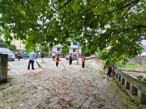 村莊煥新行動(dòng)現(xiàn)場(chǎng)。大盛鎮(zhèn)供圖