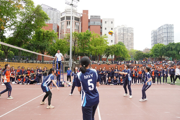 排球賽對決。重慶一中供圖