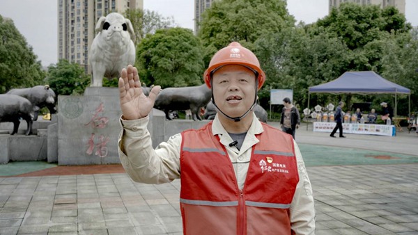 國家電網(wǎng)重慶電力（榮昌）紅巖共產(chǎn)黨員服務(wù)隊隊員廖偉。國網(wǎng)重慶永川供電公司供圖