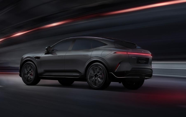 阿維塔11暗夜騎士版。車企供圖