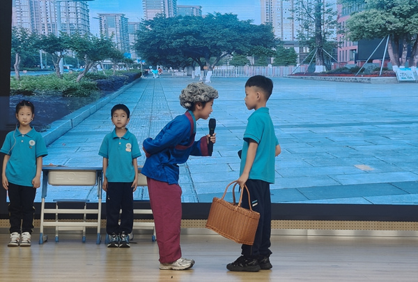 “楷模劇場(chǎng)”現(xiàn)場(chǎng)。張?jiān)磾z