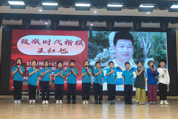 “楷模劇場(chǎng)”現(xiàn)場(chǎng)。張?jiān)磾z