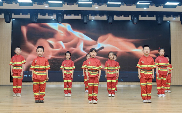 “楷模劇場(chǎng)”現(xiàn)場(chǎng)。張?jiān)磾z