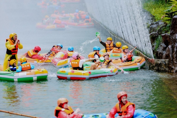 龍峽泉水漂流。金佛山供圖