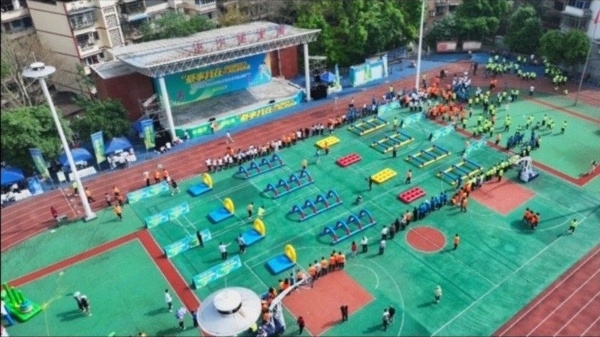 綦江區(qū)統(tǒng)戰(zhàn)系統(tǒng)趣味運(yùn)動(dòng)會(huì)現(xiàn)場。石漢謀攝
