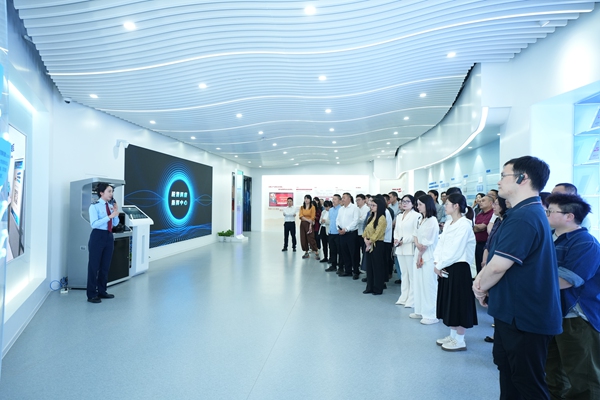 圖為兩江新區(qū)“稅務(wù)開放日”活動現(xiàn)場。重慶兩江新區(qū)稅務(wù)局供圖