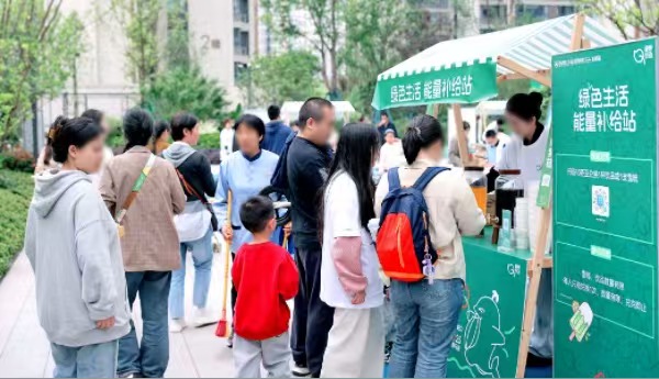 市集活動現(xiàn)場。招商積余重慶公司供圖