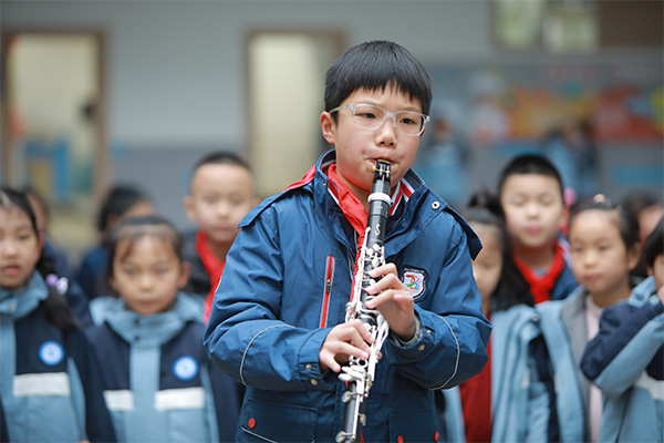 學(xué)生課間才藝秀。江北區(qū)新村同創(chuàng)小學(xué)供圖