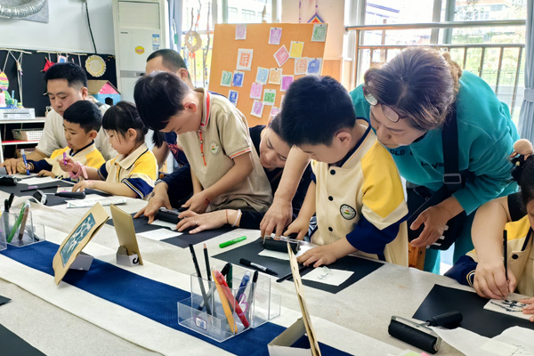 雕版印刷。袁杰攝