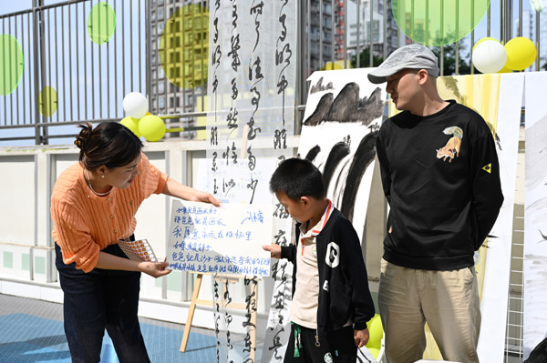 詩友會。實習生金秋橦攝