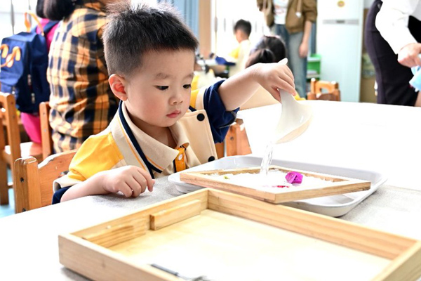 古法造紙。實習生金秋橦攝