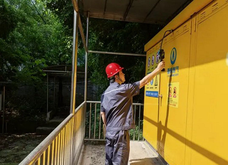 重慶燃氣集團中梁山公司開展設施設備安全檢查。重慶燃氣集團供圖