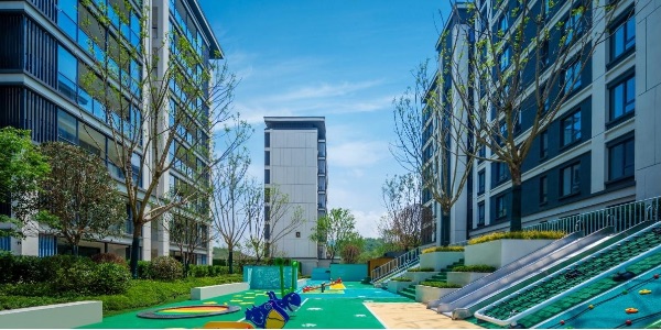 朗詩(shī)熙樾府實(shí)體示范區(qū)。朗詩(shī)地產(chǎn)供圖