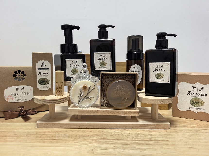 崖柏香料衍生品。王雷攝