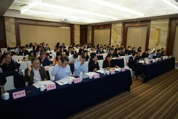 學會內(nèi)部制度表決。王鑫攝