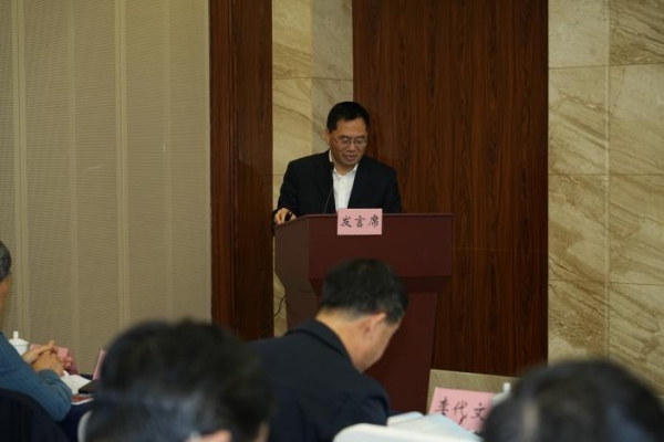 重慶市教師教育學會常務副會長鄔躍作專題報告。王鑫攝