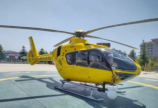 綠航佳基于EC135型直升機(jī)改裝的STC機(jī)型。兩江協(xié)同創(chuàng)新區(qū)供圖