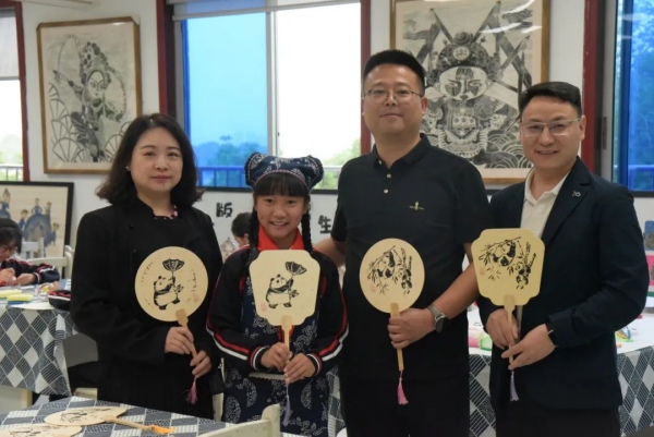 模板雕刻畫(huà)展示。主辦方供圖