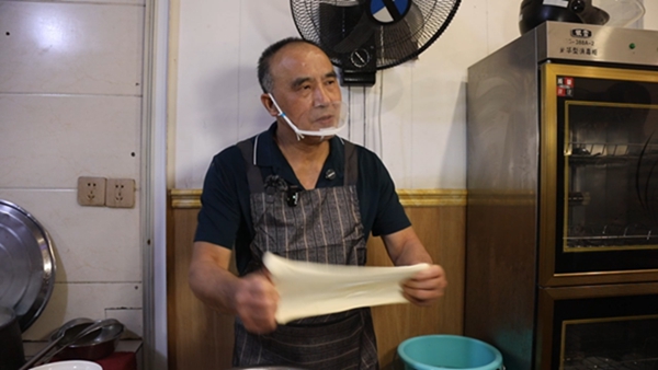 “扯面大爺”鐘碧華。付軍攝