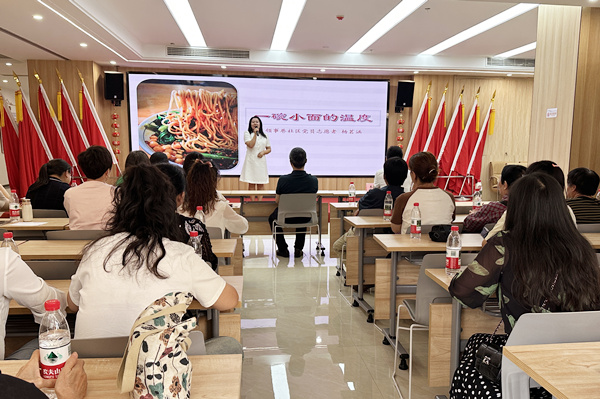 “理響重慶”微宣講比賽現(xiàn)場。七星崗街道供圖