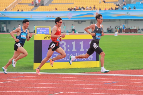 男子5000米決賽。胥世鵬攝