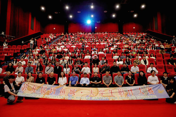 影評人周啟動儀式。重慶移通學院供圖