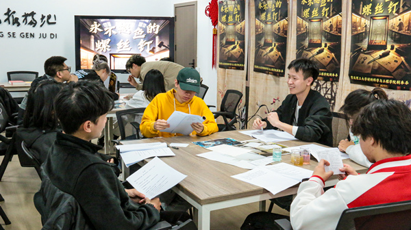 “材料劇本殺”活動現(xiàn)場。重慶理工大學(xué)供圖