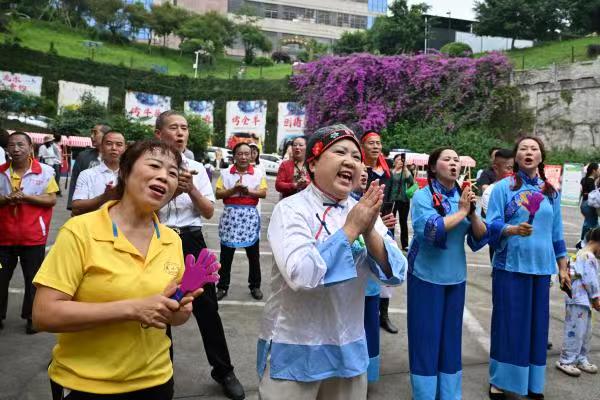 現(xiàn)場唱山歌。崔景印攝