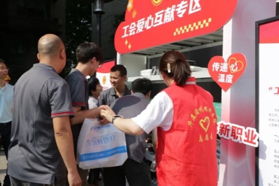 活動(dòng)現(xiàn)場(chǎng)。重慶渝州眼科醫(yī)院供圖