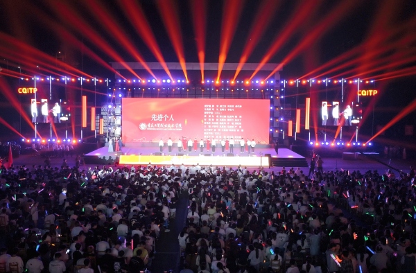 頒獎儀式。重慶工貿(mào)職業(yè)技術(shù)學(xué)院供圖