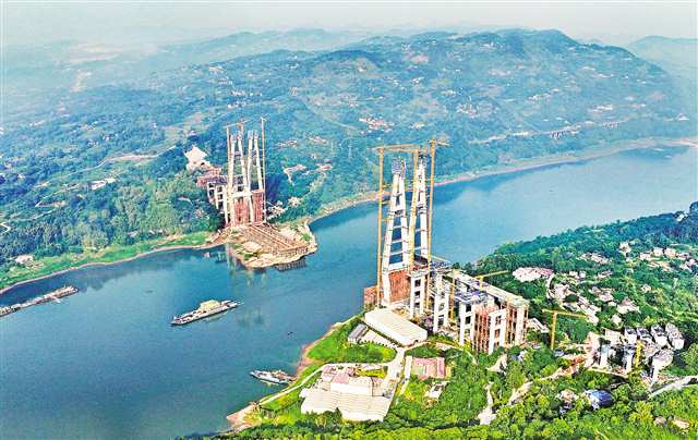 渝萬高鐵石沱長江大橋雙聯(lián)塔塔柱進入封頂沖刺階段