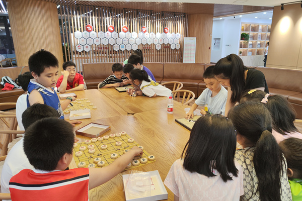 上清寺街道美專校“美美與共”文化空間開展少兒活動。渝中區(qū)文化旅游委供圖