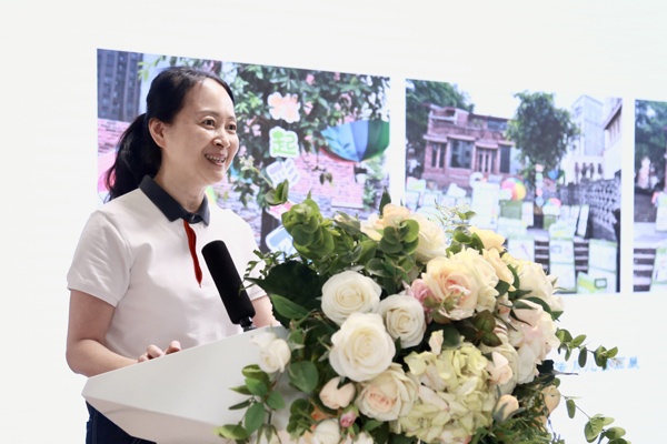 江北區(qū)鶯花巷幼兒園黨支部書(shū)記、園長(zhǎng)劉健平分享園所管理經(jīng)驗(yàn)。唐文蕤攝