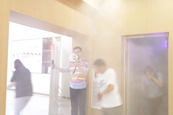 消防演練中。重慶渝州眼科醫(yī)院供圖