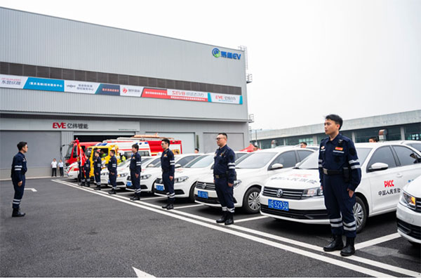 救援隊集結(jié)。人保財險重慶分公司供圖