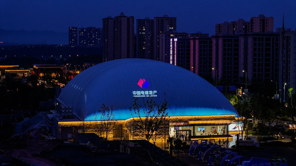 重慶之丘國(guó)際冰上運(yùn)動(dòng)中心。中國(guó)電建地產(chǎn)供圖