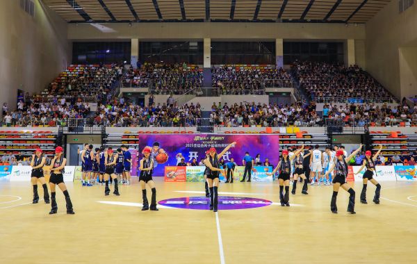 激情啦啦隊(duì)。熊偉攝