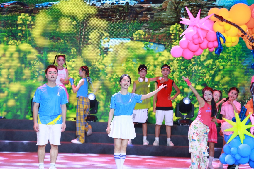 鈺鑫小學節(jié)目《一起跑》。張源攝