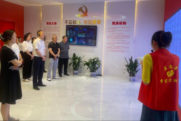 實地參觀。胡超林?jǐn)z