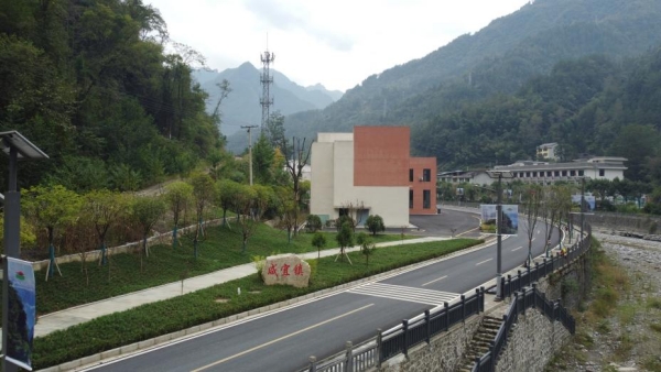 咸宜鎮(zhèn)咸宜社區(qū)桂花街路面風貌。咸宜鎮(zhèn)供圖